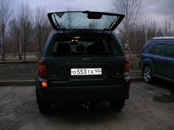 2005 Ford Escape Photos