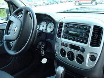 2005 Ford Escape Photos