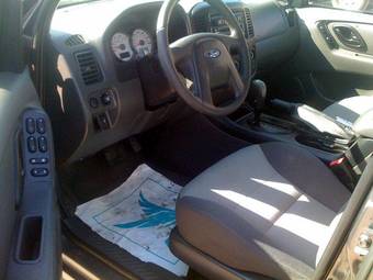 2005 Ford Escape Photos