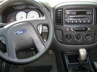 2005 Ford Escape Photos