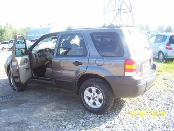 2005 Ford Escape Photos