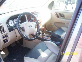 2005 Ford Escape Photos