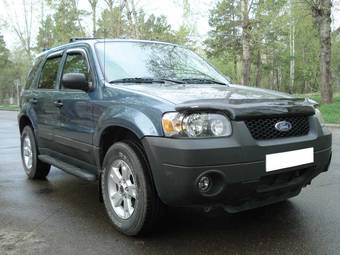 2005 Ford Escape Photos