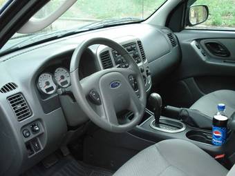 2005 Ford Escape Photos