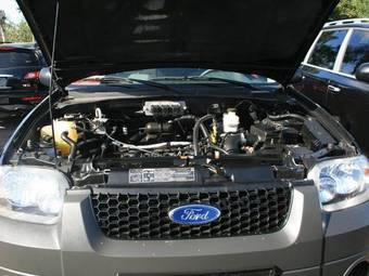 2005 Ford Escape Photos
