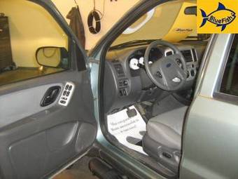 2005 Ford Escape Images