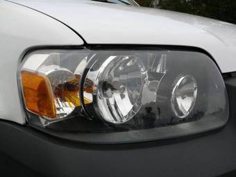 2005 Ford Escape Images