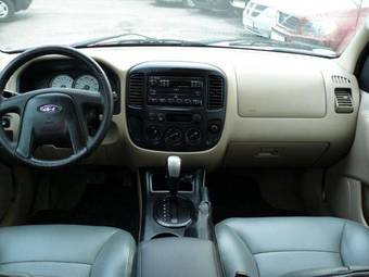 2005 Ford Escape Photos
