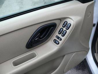 2005 Ford Escape Photos