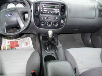 2005 Ford Escape Photos