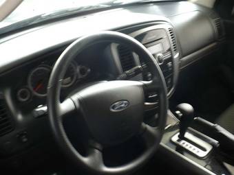 2009 Ford Escape Photos