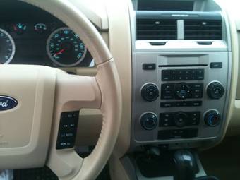 2010 Ford Escape Pics