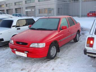 1994 Ford Escort Pictures