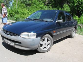 1996 Ford Escort Photos