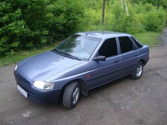 1997 Ford Escort Images