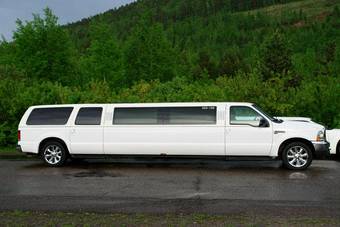 2004 Ford Excursion Photos