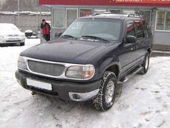 1999 Ford Explorer Photos