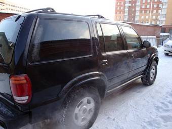 2000 Ford Explorer Pictures