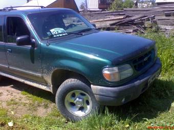 2000 Ford Explorer Pictures