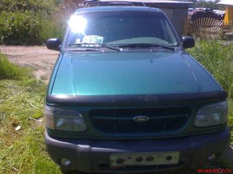 2000 Ford Explorer Pictures