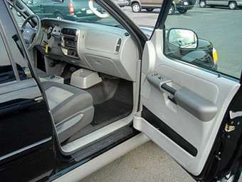2003 Ford Explorer Pictures