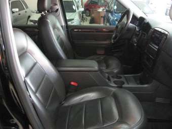 2003 Ford Explorer Pictures