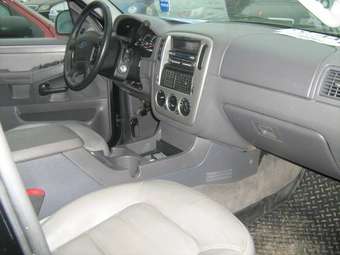2004 Ford Explorer Photos