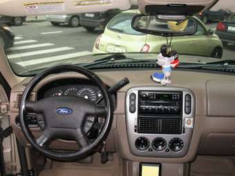 2004 Ford Explorer Pictures