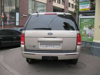 2004 Ford Explorer Pictures