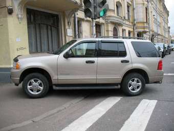 2004 Ford Explorer Pictures