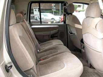 2004 Ford Explorer Pictures