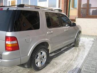 2004 Ford Explorer Photos