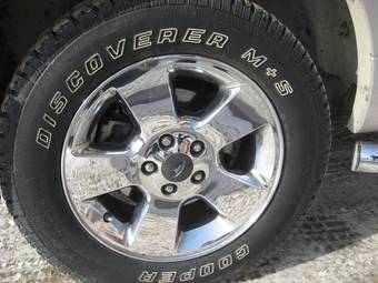 2004 Ford Explorer Pictures