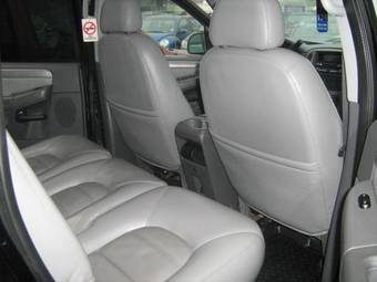 2004 Ford Explorer Pictures