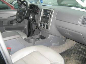 2004 Ford Explorer Pictures