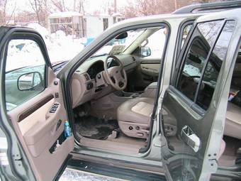 2004 Ford Explorer Pictures