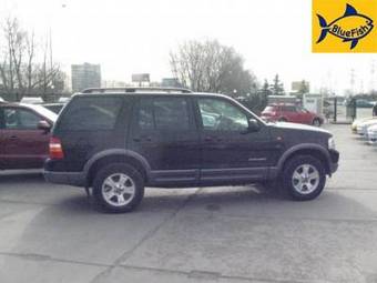 2004 Ford Explorer Pictures