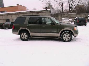 2004 Ford Explorer Pictures