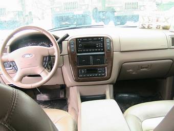 2004 Ford Explorer Pictures