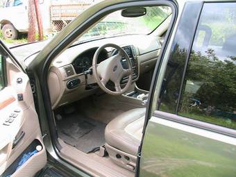 2004 Ford Explorer Photos