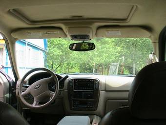 2004 Ford Explorer Pictures
