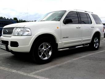 2004 Ford Explorer Photos