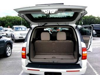 2004 Ford Explorer Pictures