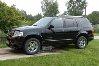 2004 Ford Explorer Pictures