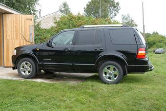 2004 Ford Explorer Photos
