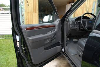 2004 Ford Explorer Photos