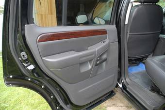 2004 Ford Explorer Photos