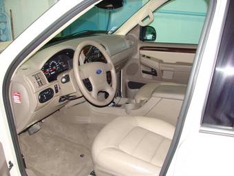 2005 Ford Explorer Pictures