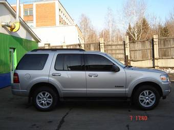 2008 Ford Explorer Pictures