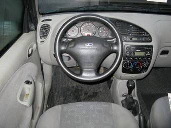 2000 Ford Fiesta Pictures